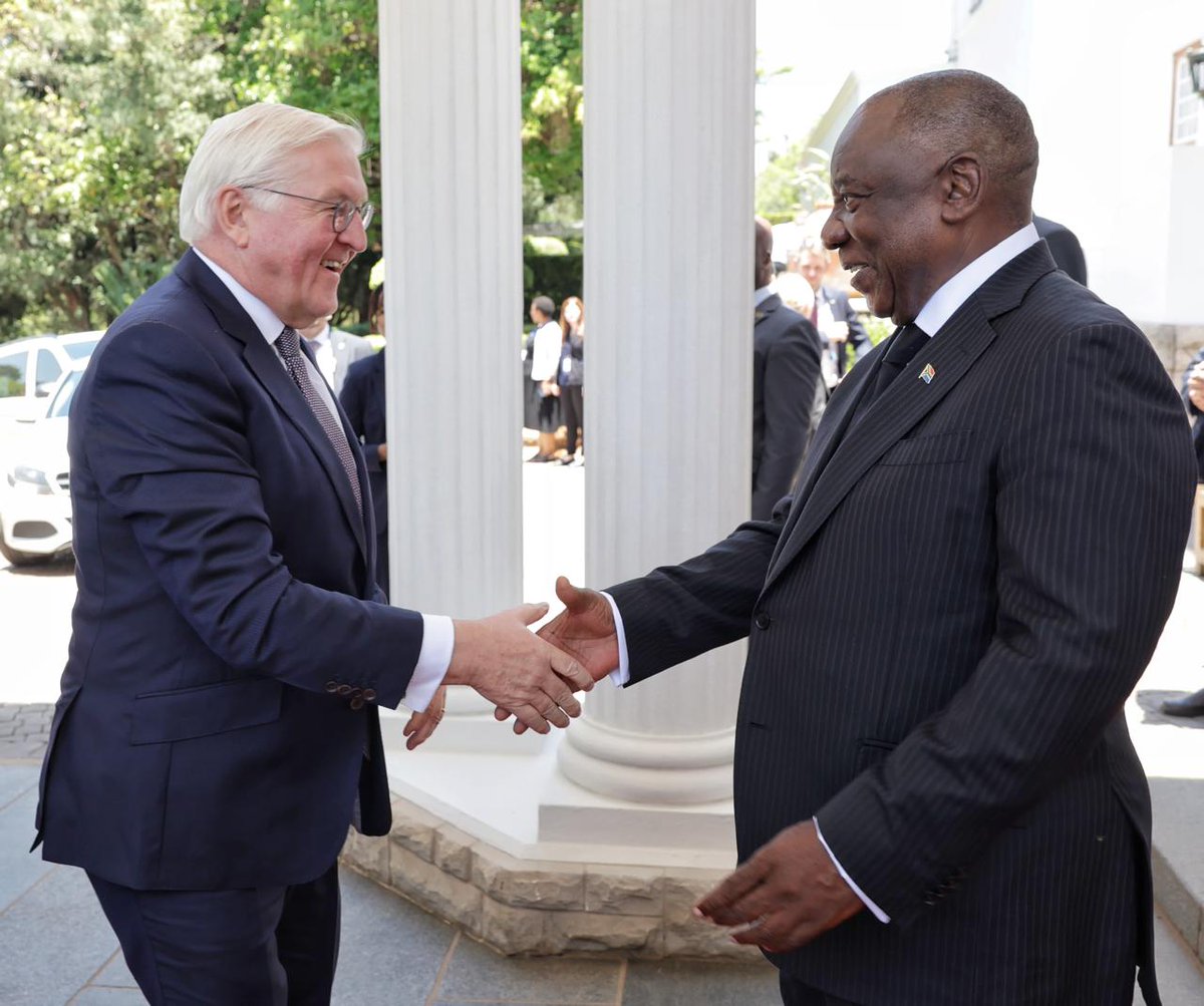 DIRCO_ZA's tweet photo. President Cyril Ramaphosa hosts President Frank-Walter Steinmeier of Germany at Mahlamba Ndlopfu, Pretoria, to mark 30 years of SA democracy, 35 years since the Berlin Wall fell, and to strengthen ties between the nations.
#GermanyInSA π©πͺπΏπ¦
#BetterAfricaBetterWorld π https://t.co/H19GNL2oYF