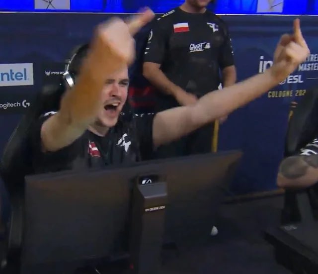 fazeclan.cs  tweet media