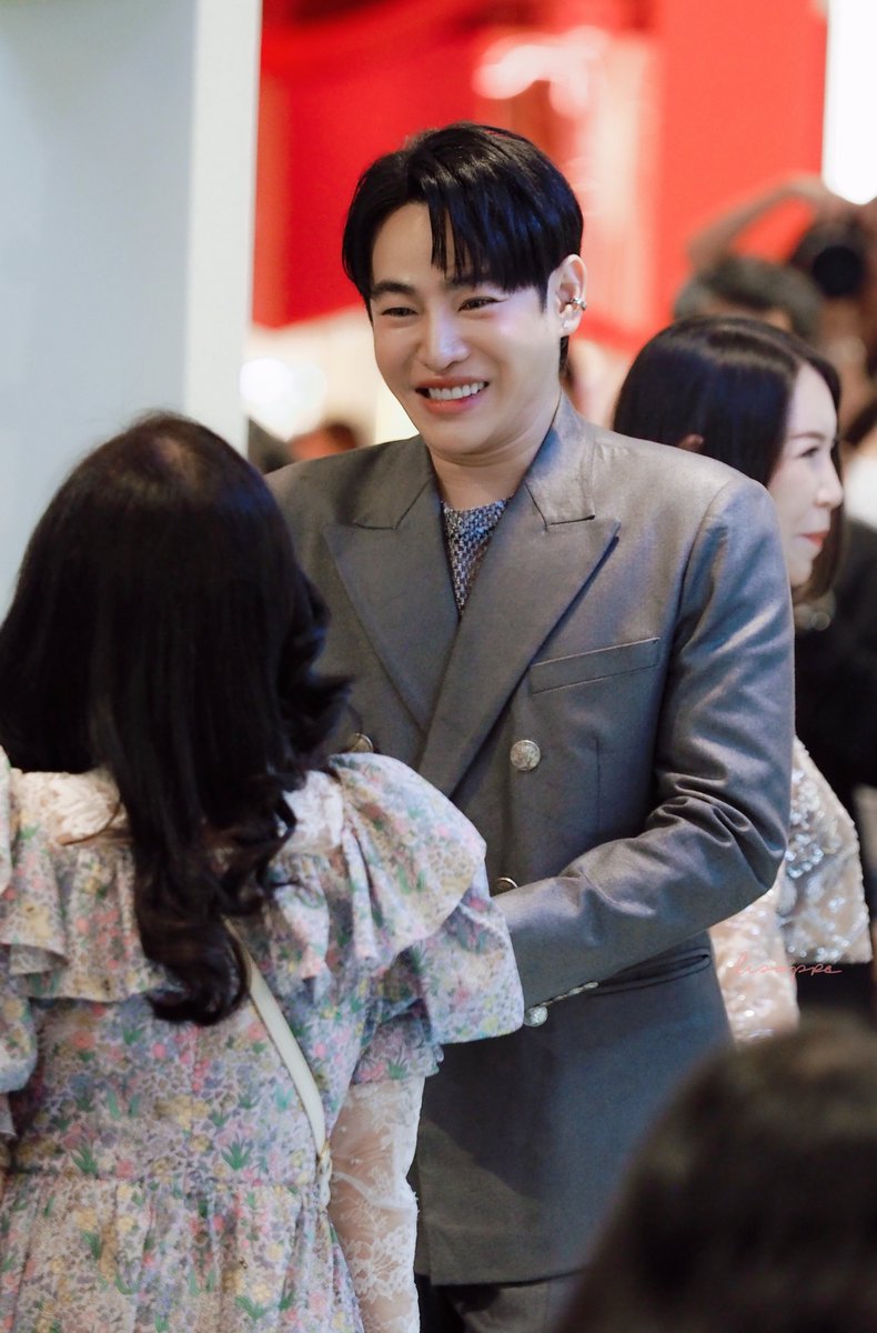 LisaPP6's tweet photo. พี่เป๊กเวลาเจอนุชของเขา🫠🫠🫠 ยิ้วหวานเจี๊ยบบบบ 

ถ่ายผชดได้แค่คนเดียวพี่การ์ดบังมิดค่ะ ฮืออออ 
#JoMaloneLondonTHxPeck
#JoMaloneLondonTH
#เป๊กผลิตโชค
#PeckPaLitChoke
#palitgallery  #lisappxphoto https://t.co/UiWy7vDf6k