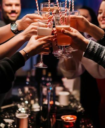 PMT_VILLANUEVA's tweet photo. Hoy se puede incrementar la ingesta de bebidas alcohólicas en #Convivios y actividades sociales #PMT_VILLANUEVA recomienda no manejar en estado de ebriedad.
#ConductorDesignado
#SíBebesNoManejes
#AlguiénTeEsperaEnCasa https://t.co/ugqz0KkRiu
