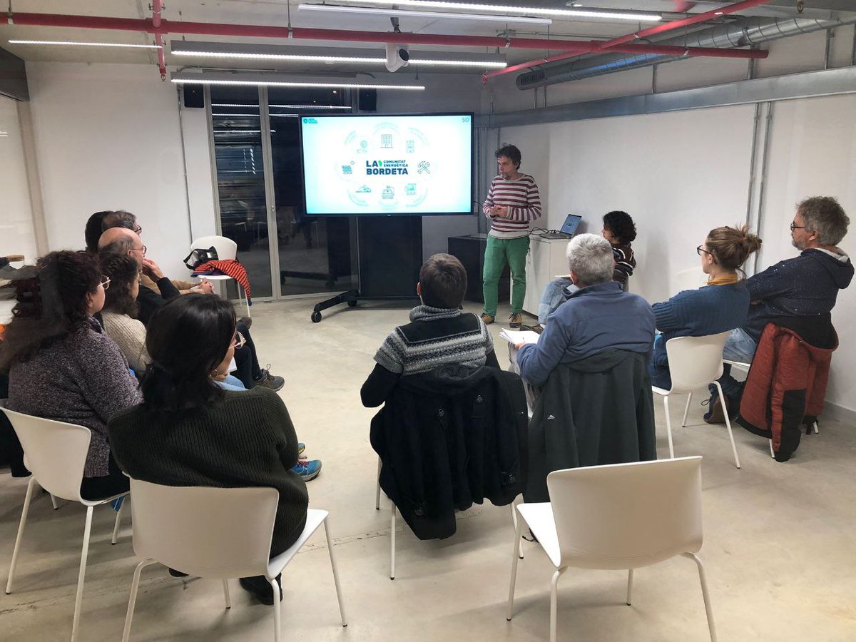 Dimecres passat vam tenir l'última sessió del cicle Natura i entorn urbà🍃 En aquesta 2a edició del cicle, hem analitzat com la involucració de la ciutadania en la governança dels espais naturals és crucial per posar en relleu la nostra ecodependència en entorns urbanitzats 🙌🌿