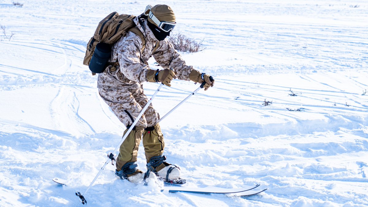 DoD_DHA's tweet photo. Winter outdoor activities are a blast, but be sure to listen to your body. Some signs it’s time to go inside: 

❄️Numbness in fingers or toes  
❄️Feeling overly cold or shivering 
❄️Difficulty concentrating or feeling fatigued 

https://t.co/A5RXm4qkXO https://t.co/zVtaDD1RXO