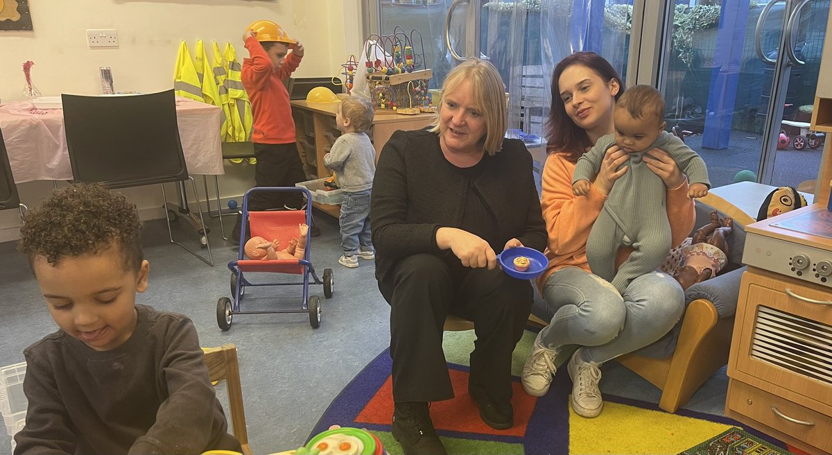 DepMayorLondon's tweet image. Thank you to the fantastic team at @mums_aid, a specialist perinatal mental health charity supporting young women and girls. It was a pleasure visit and see the impact of the @MayorofLondon £34m New Deal for Young People in Greenwich! #NewDealforYoungPeople