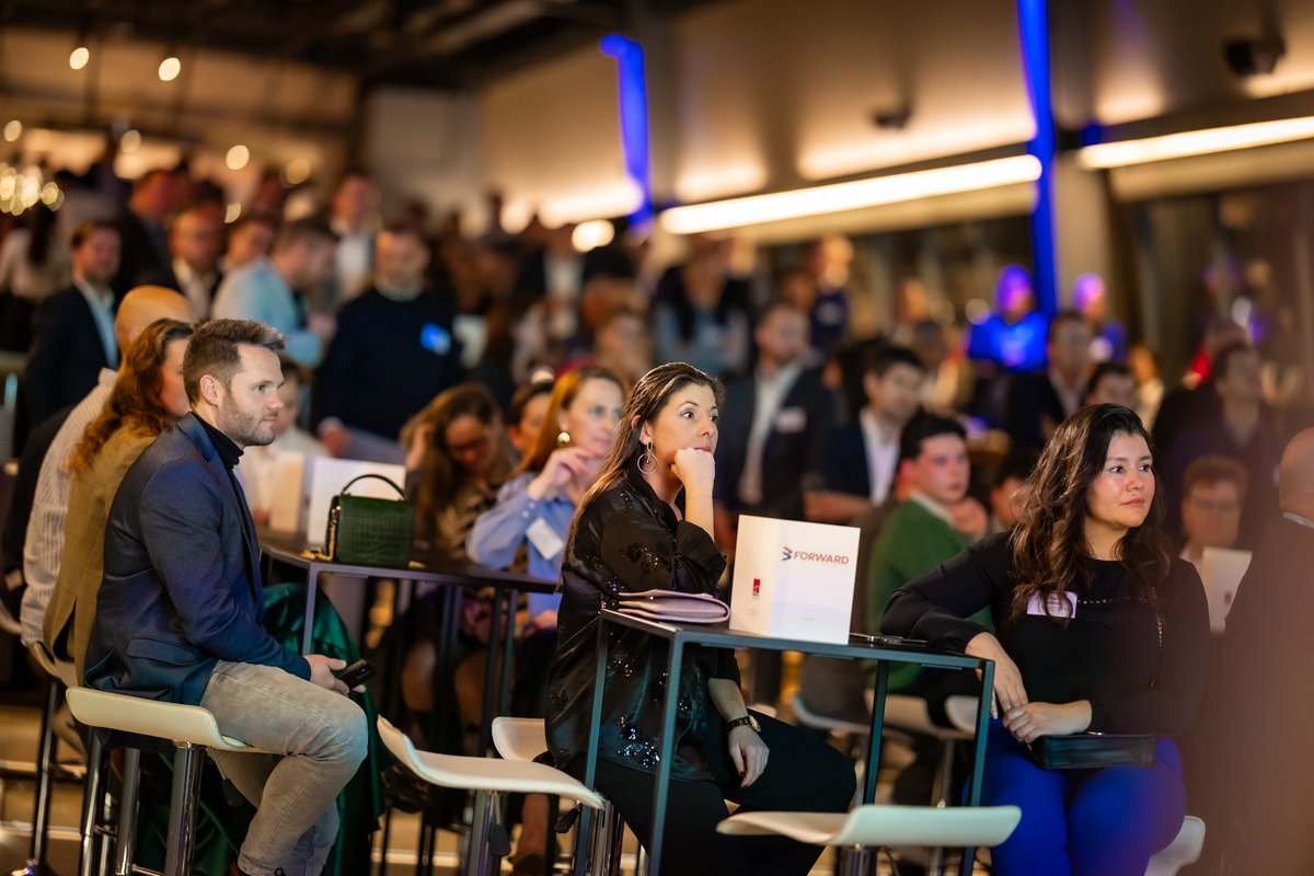 FORWARDBelgium's tweet photo. Op 12/12 sloot #FORWARDBelgium het jaar af met een bruisend #eindejaarsevent. Bekijk de highlights: https://t.co/f6fvW4JPVw
 #embassyfreightservices #CEVAlogistics #vandoosselaereadvocaten #CustomsSupport #BDOBelgium #VanBredaMarine #StreamSoftware #AntwerpPortTours https://t.co/eXUxoDlo4L