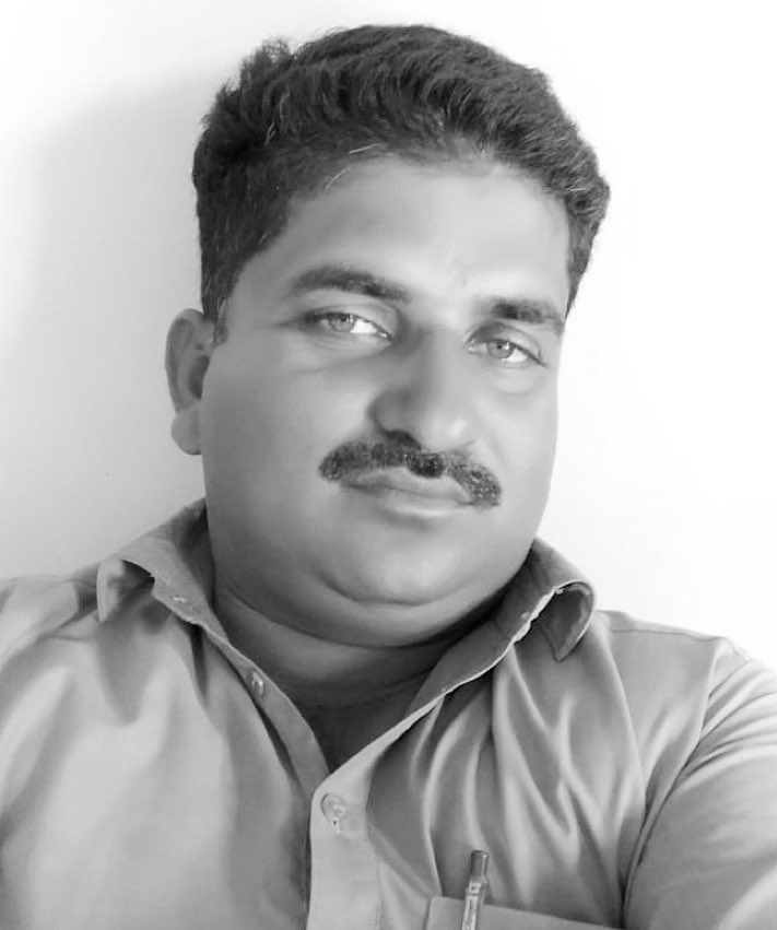 Ibraheeeeem92's tweet photo. 🚨Another Ahmadi, Ameer Hassan was gunned down by two men

Hassan was returning home with his son after offering morning prayers

📍Goth Fazal Bhanbhro, District Mirpurkhas https://t.co/e68FBGgLPn