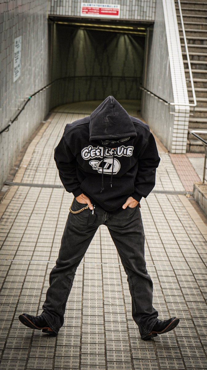 antibcsc's tweet photo. 【ANTIBCSC COLLECTION 2024 vol.4】

“C’est La Vie” Hoodie

意訳すると『人生ってこんなもんさ。』
バイク乗りの物憂げな感情を表現しました。
こちらのパーカーも、立体感のあるモコモコしたサガラ刺繍ワッペンを縫い付けているので、表情豊かで可愛らしい雰囲気もある一着となっております。 https://t.co/AyQtIm8IGA