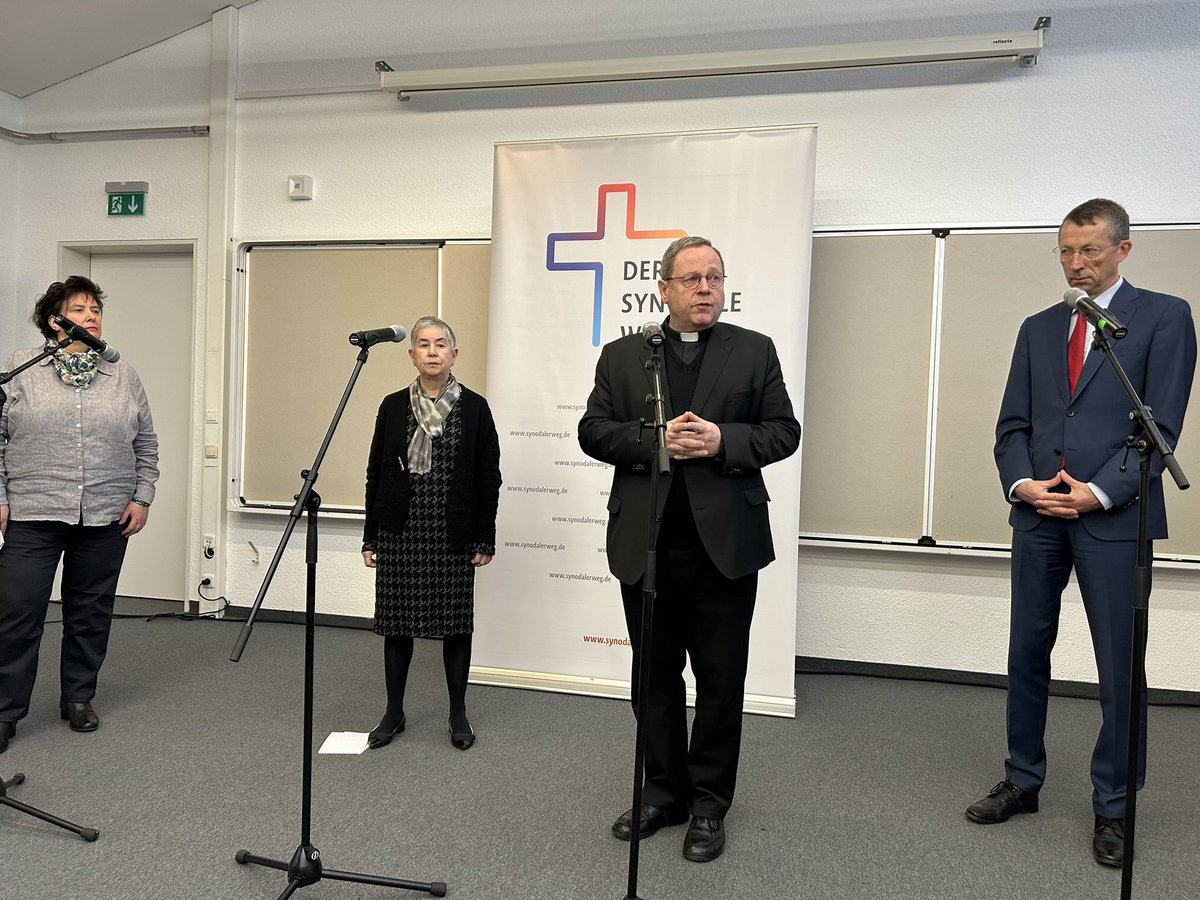 JuergenErbacher's tweet photo. Der Synodale Ausschuss geht in eine neue Runde. 3. Sitzung des Gremiums in #Wiesbaden. Präsidium sieht Rückendeckung für den deutschen Weg durch die Weltsynode in Rom. @dbk_online @zdkonline https://t.co/uoOfr3pdYg