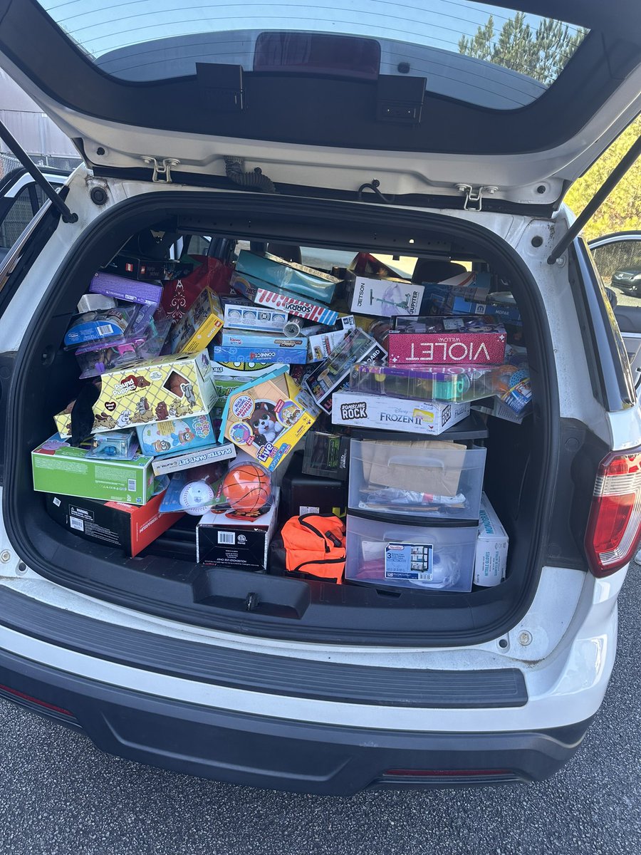 Pickett's Mill ES 🏴☠️⚓️☠️🦜 (@pickettsmilles) on Twitter photo Thx to all of our 🏴☠️ families who donated toys for our Holiday Toy Drive! Our 🏴☠️ Council was thrilled today to donate 2 truckloads of toys to the <a href="/acworthpolice/">Acworth Police Department</a> ‘s Holiday Toy Drive!! #AnchoredinLeadership Thx to all of our 🏴☠️ families who donated toys for our Holiday Toy Drive! Our 🏴☠️ Council was thrilled today to donate 2 truckloads of toys to the <a href="/acworthpolice/">Acworth Police Department</a> ‘s Holiday Toy Drive!! #AnchoredinLeadership