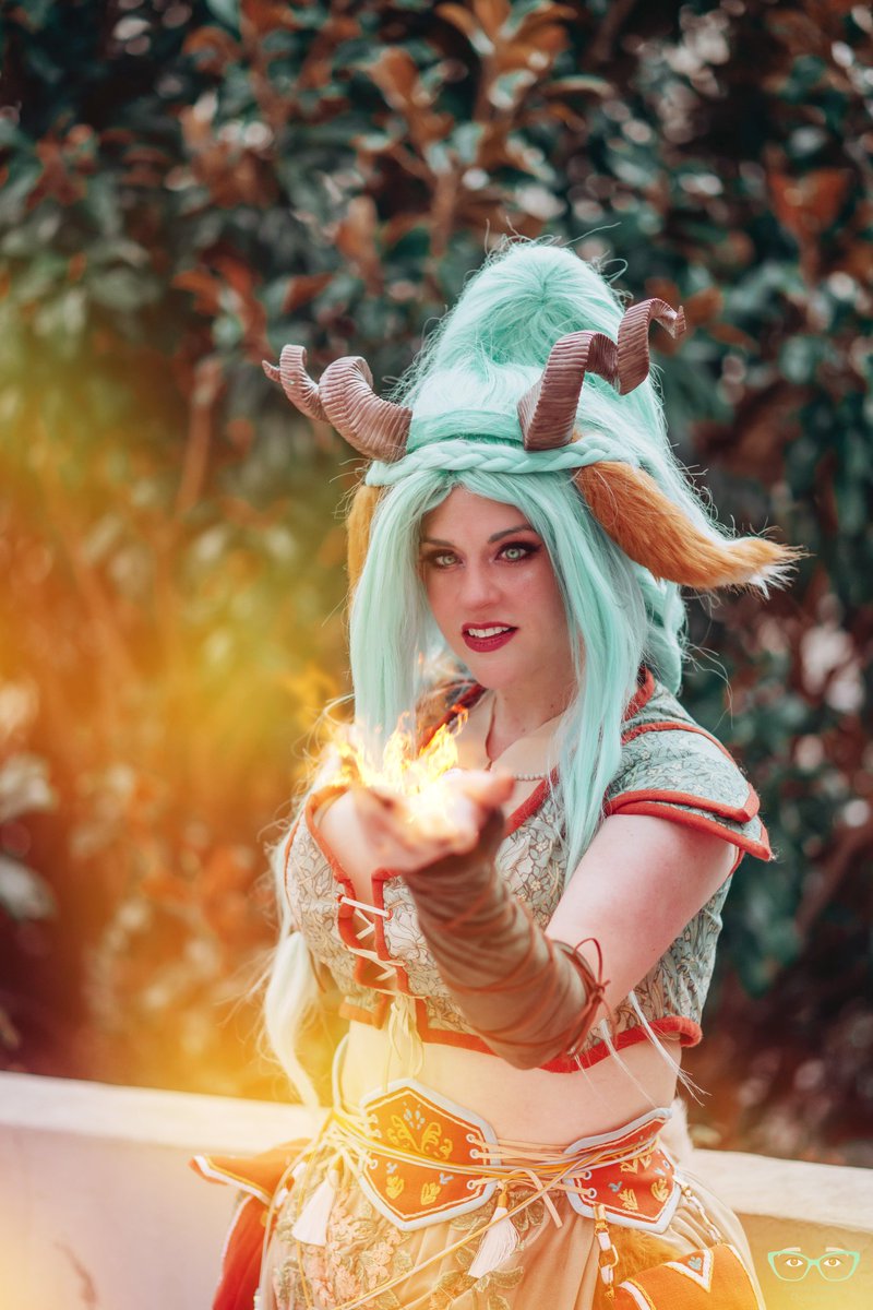 cosplaymeg's tweet photo. It's finally Friday... Let's burn it all down. 

📸 @/amandaswansonphotography 
Based on #RangerFearne art by @erenangiolini

#cosplay #criticalrole #criticalrolecosplay #crwhatif #whatifhells #whatiffearne #Fearne #fearnecosplay #dungeonsanddragons #ttrpg #DragonCon #dnd https://t.co/nIZvFDwJSi
