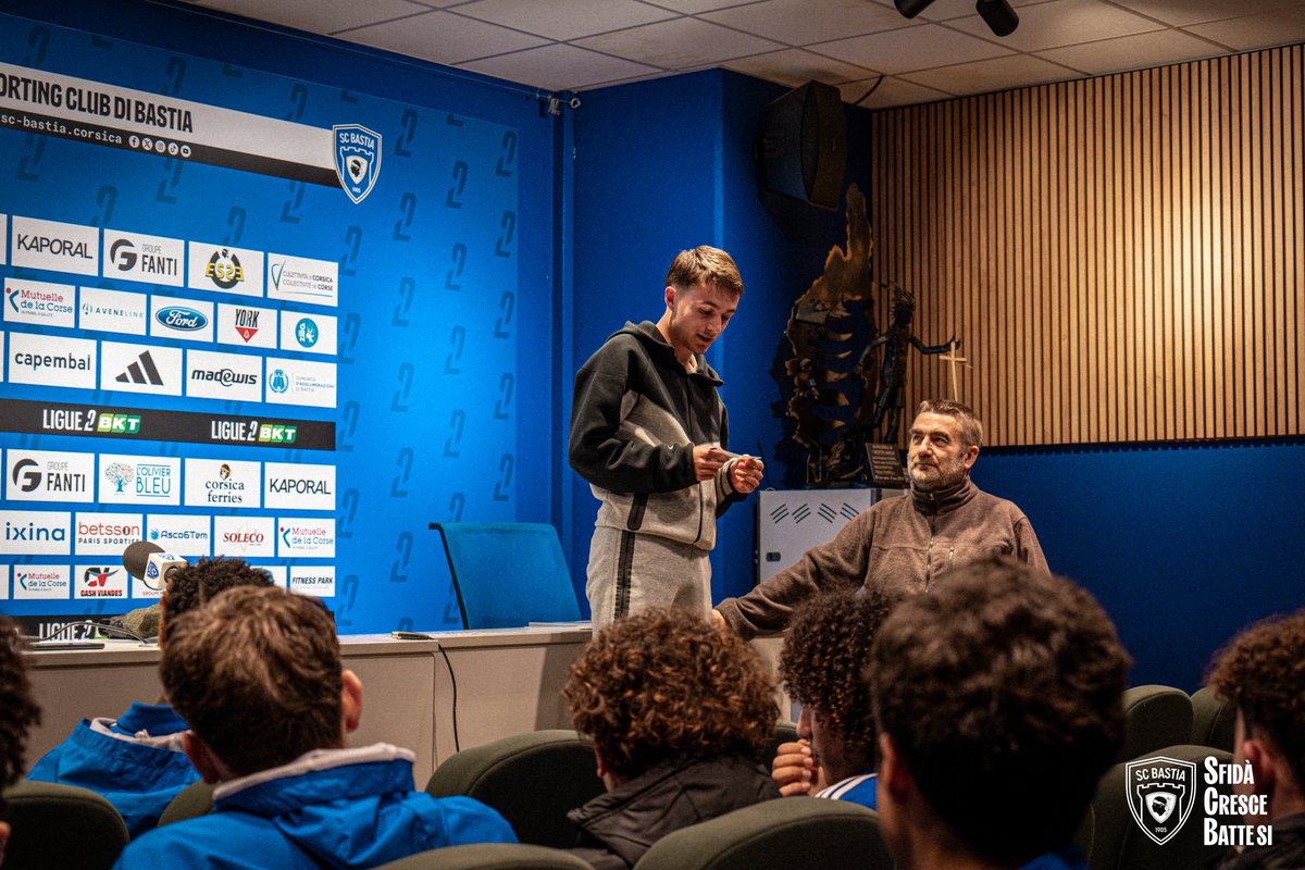 SCBFurmazione's tweet photo. Sensibilisation aux réseaux sociaux par le CRIJ de Corse avec nos #U17 et #U18 📸 https://t.co/uwno2bZsoS