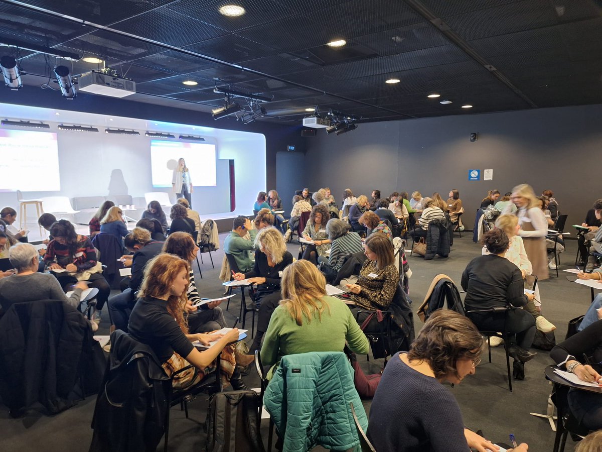 Barcelona Activa (@barcelonactiva) on Twitter photo Aquest matí l'auditori del Media TIC s'ha omplert de gom a gom amb el networking LIDERA sobre presència digital amb: <a href="/BlascoMonika/">Monika Blasco Racero</a>, Judit Sorribes, <a href="/joa_noguera/">Joanna Noguera</a>, Marta Martínez i Vanessa Garduño.
🚀 Vine al següent networking per a joves el 18/12: loom.ly/VHwnsqI Aquest matí l'auditori del Media TIC s'ha omplert de gom a gom amb el networking LIDERA sobre presència digital amb: <a href="/BlascoMonika/">Monika Blasco Racero</a>, Judit Sorribes, <a href="/joa_noguera/">Joanna Noguera</a>, Marta Martínez i Vanessa Garduño.
🚀 Vine al següent networking per a joves el 18/12: loom.ly/VHwnsqI