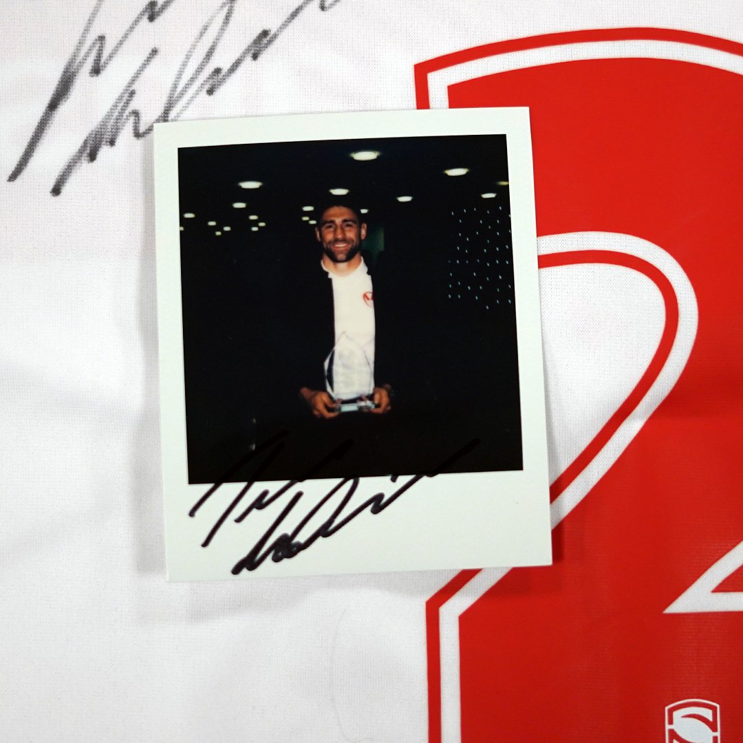 Saints1890's tweet photo. 📷 #24PolaroidGiveway

Here's to you Tommy Makinson 🎶 

You could have this photo from our End of Season Awards Night ❤ @TommyMak21 

To enter:
-Like &amp; share this post
-Tag a friend in the comments

Winner randomly chosen tomorrow (15/12) and contacted privately. Good luck! 👍 https://t.co/FsPyQXtaEV