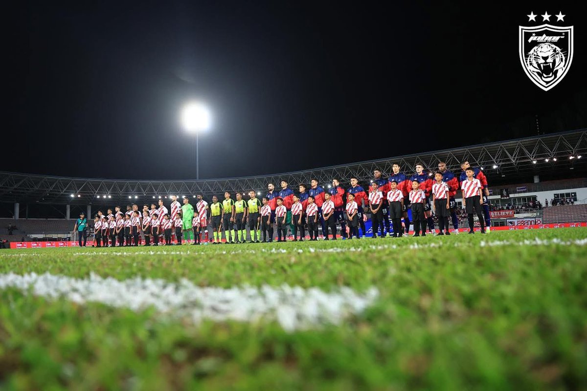 OfficialJohor's tweet photo. Ready to roar! 🦁

More photos at https://t.co/lGMitSZTe6

#KLCvJDT
#WhatCanYouDo
#TheTMJeffect
#LuaskanKuasamuJohor
#JDTforAll https://t.co/dpC8c3fSY6