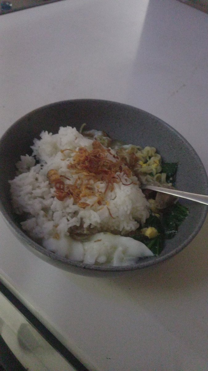 cannechill's tweet photo. indomie kuah + nasi🙏🏻 https://t.co/uZjakD7jhS