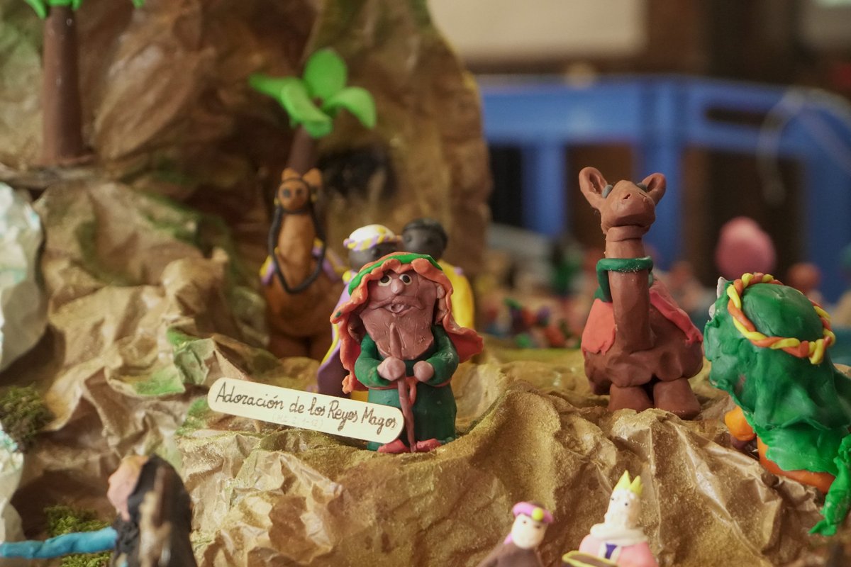 📸 Os dejamos algunas fotos de los belenes que están en el <a href="/CNSRecuerdo/">Colegio Ntra. Sra. del Recuerdo</a> para poder prepararnos mejor para el nacimiento de Jesús. La galería completa la podéis ver en este enlace: flic.kr/s/aHBqjBURY1