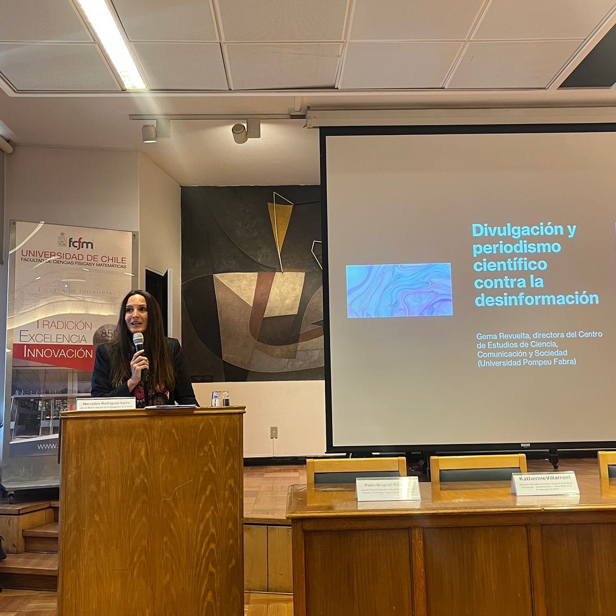 UEenChile's tweet photo. En la @uchile discutimos sobre #DivulgaciónCientífica y su impacto en la lucha contra la #desinformación. 

Evento buscó promover la divulgación científica de calidad y se compartieron buenas prácticas, destacando iniciativas como el proyecto #COALESCE y el @CopernicusLACCL 🌍🔬 https://t.co/p6oixhwAqY