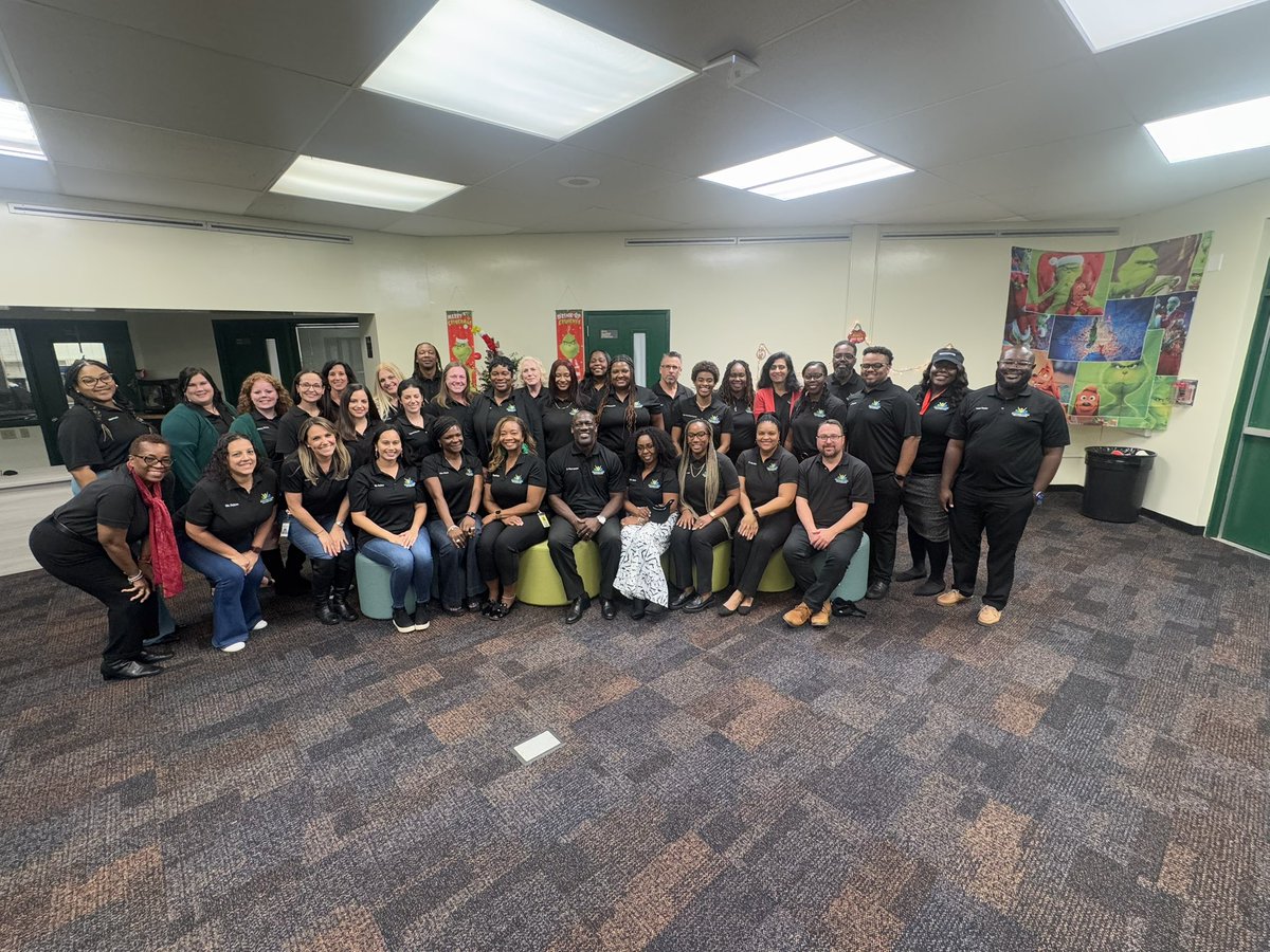 keeperteacher's tweet photo. We were Empowered to LEAD last night as the strong leadership culture we created at Charles Drew ES last night is built to last! ❤️🙏🏿👏🏾🔥🎁🎊 https://t.co/MJdQnXKSgo