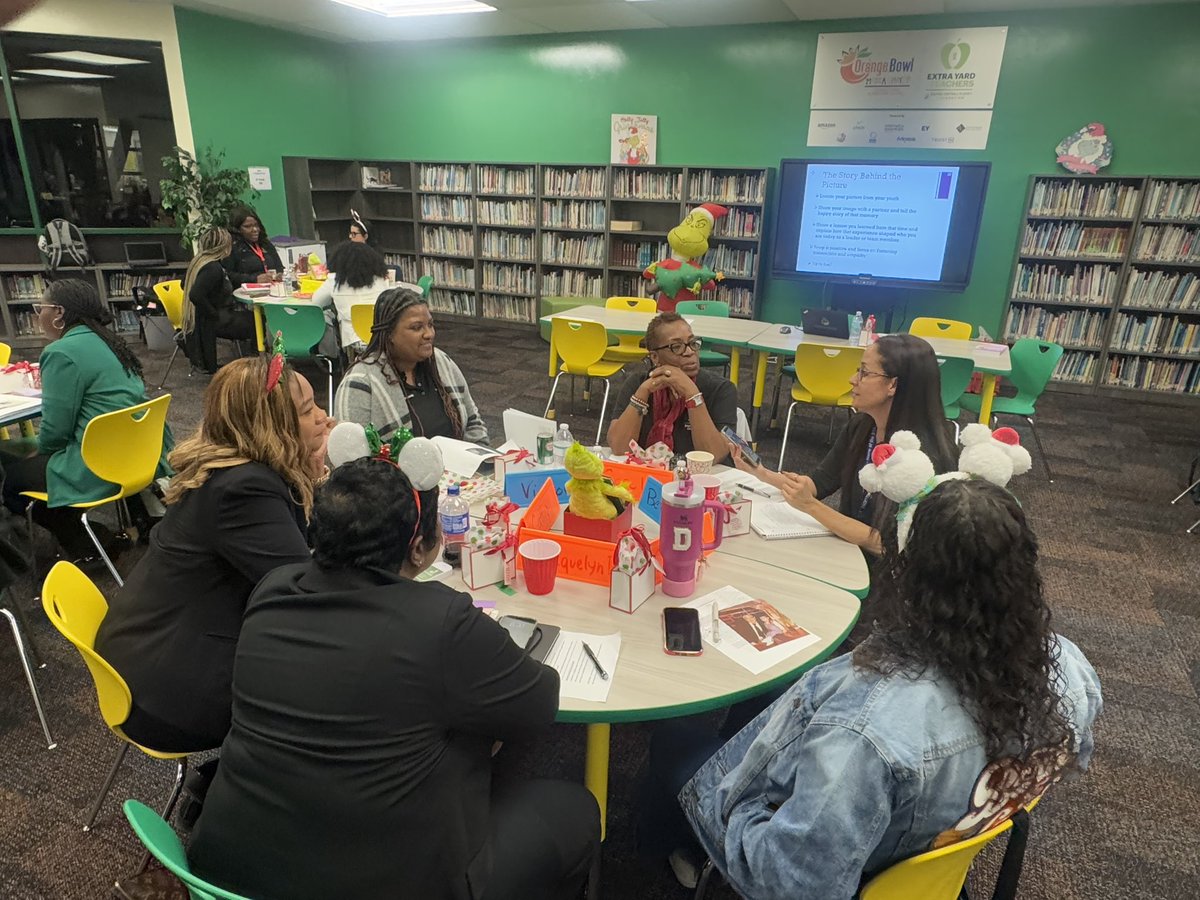 keeperteacher's tweet photo. We were Empowered to LEAD last night as the strong leadership culture we created at Charles Drew ES last night is built to last! ❤️🙏🏿👏🏾🔥🎁🎊 https://t.co/MJdQnXKSgo