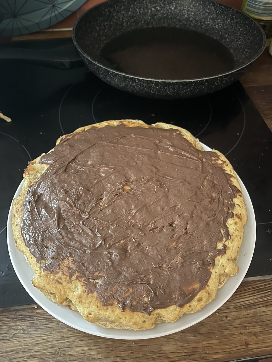 VERTEETPASMURE_'s tweet photo. Pq mon gâteau y ressemble au cratère de dusty dépôt????? https://t.co/GHphmLBbOS