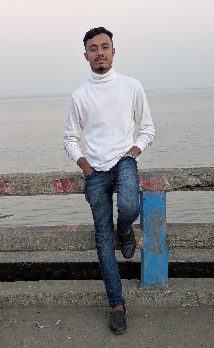 Myself_Riaz97's tweet photo. যতদূর চোখ যায়, যতদূর যায় না,
সবখানে অদ্ভুত, তুমিময় আয়না!

~ সাদাত হোসাইন https://t.co/6EmGICdORe