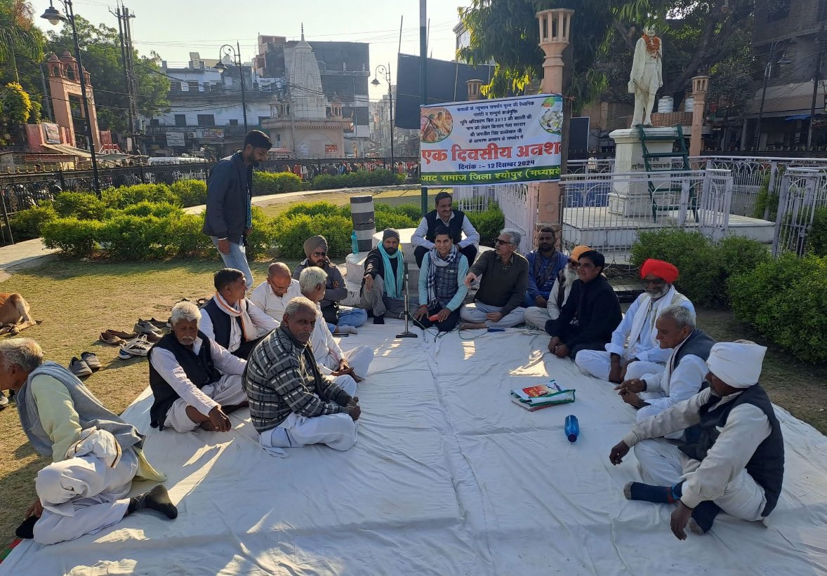 PrabjotSandhu77's tweet photo. #WeSupportJagjeetSinghDallewal डल्लेवाल जी के आमरण अनशन के समर्थन में जाट समाज श्योपुर ने रखा एक दिवसीय अनशन व धरना...
MSP  की गारंटी के लिए 17दिन से आमरण अनशन कर रहे किसान  नेता डल्लेवाल श्योपुर में जाट समाज ने रखा गया एक दिवसीय अनशन। https://t.co/w0xZV6zo7P