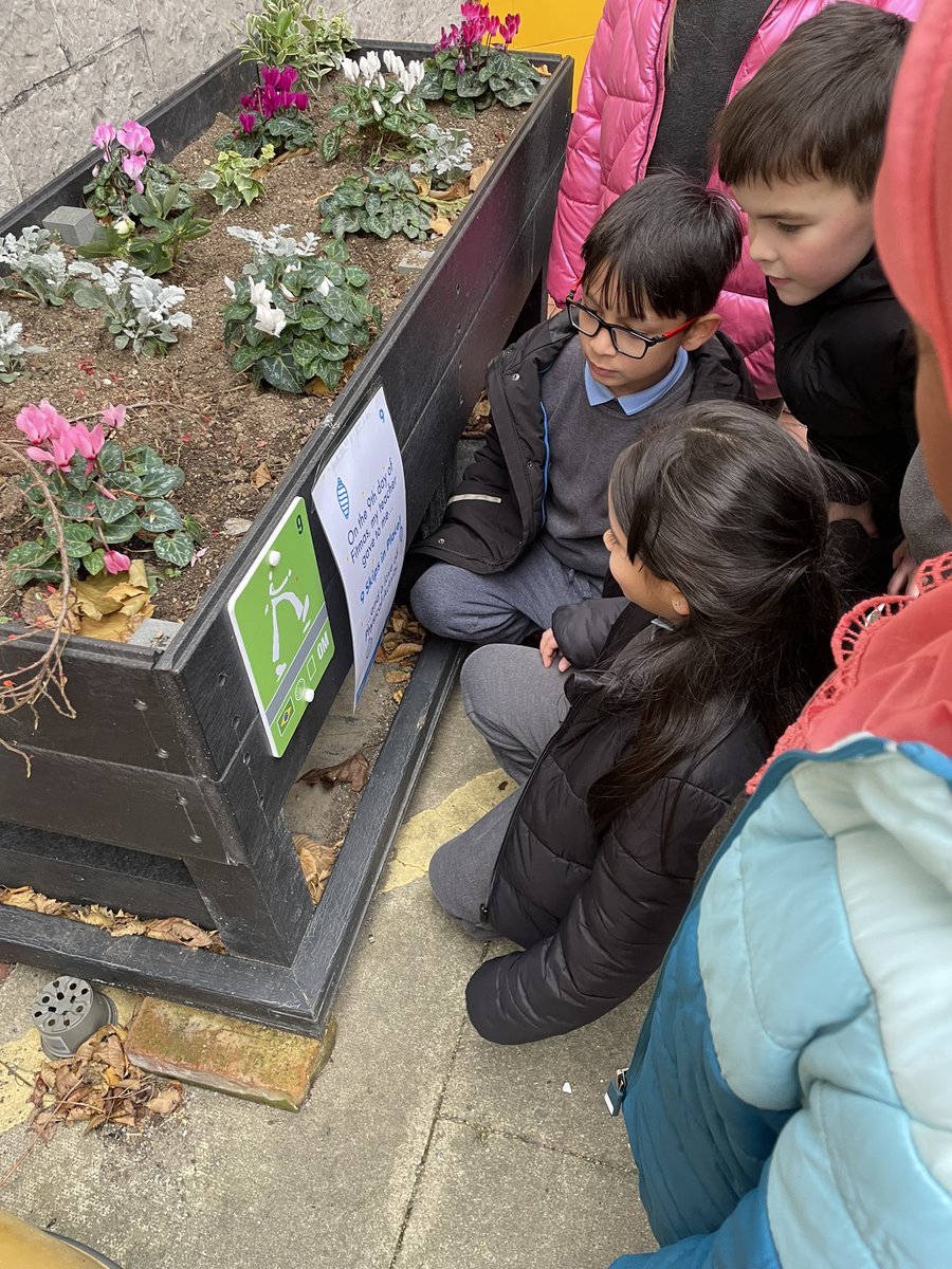 CentralModelInf's tweet image. Room 5 loved completing the 12 Days of Fitmas challenge today along our Active Walkway! We ran, skipped, hopped and jumped all around our school! @ActiveFlag