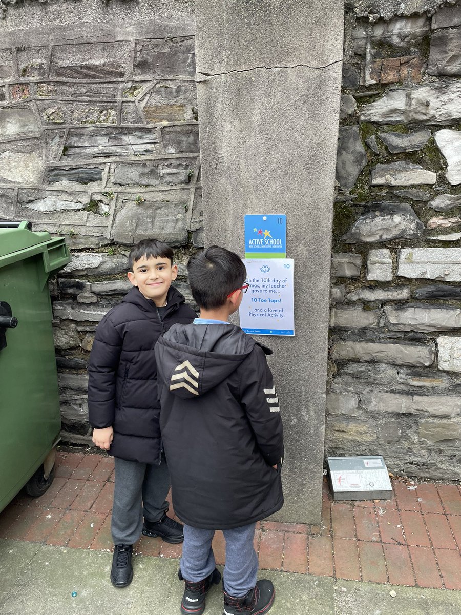 CentralModelInf's tweet image. Room 5 loved completing the 12 Days of Fitmas challenge today along our Active Walkway! We ran, skipped, hopped and jumped all around our school! @ActiveFlag