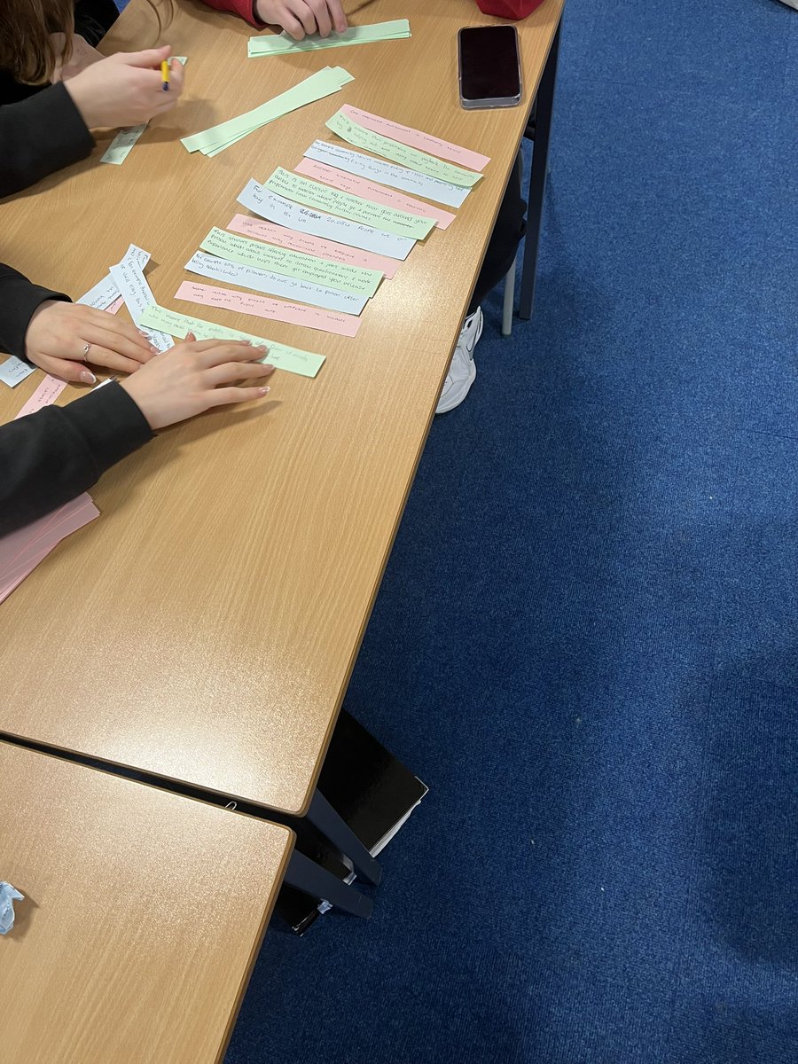 Miss Hunter tweet media