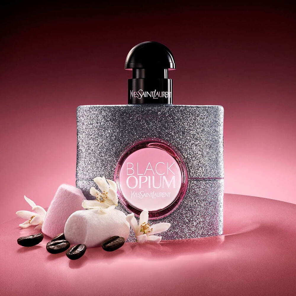 fashionpressnet's tweet photo. イヴ・サンローラン、“コーヒーフローラル×マシュマロ”の香水を煌めくグリッターボトルで - https://t.co/C12sKzWFZe https://t.co/VOw7eF3goI