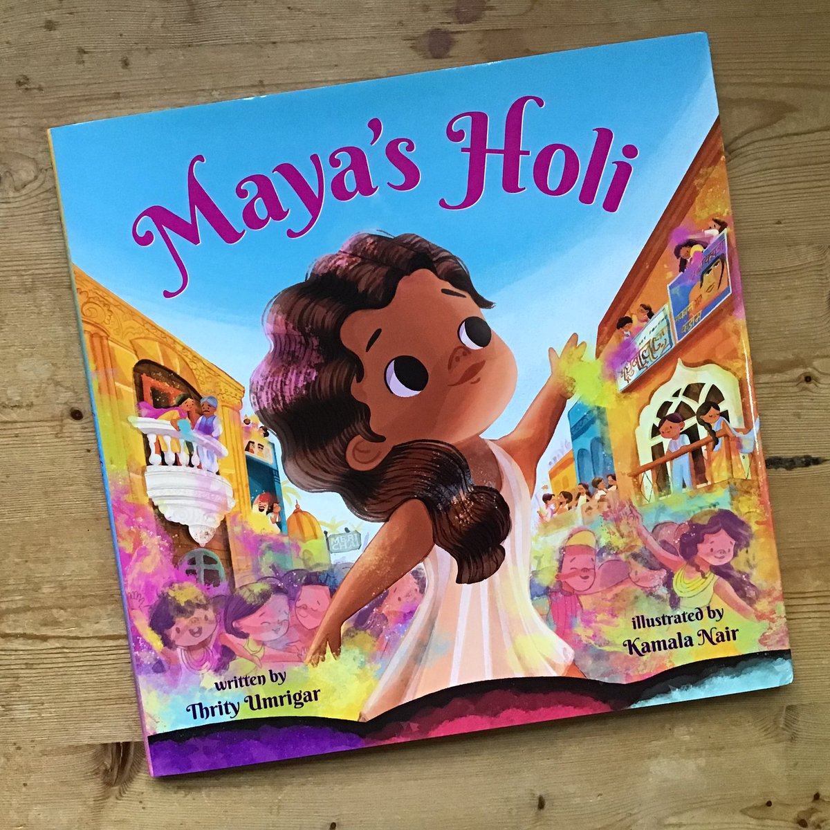 What a joyous-looking #PictureBook #MayasHoli by <a href="/ThrityUmrigar/">Thrity Umrigar</a>, illustrated by <a href="/kamala_m_nair/">Kamala Nair</a>, is! Out 02/01 for age 2-6, huge thanks to Rosie <a href="/scholasticuk/">Scholastic UK</a> 🎉