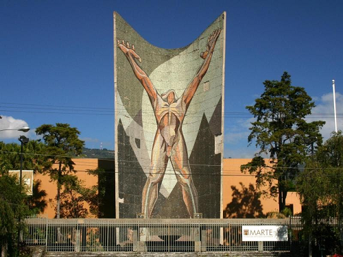HistoriasAl_SV's tweet photo. 13/12/1955. Es inaugurado el Monumento a la Revolución (conocido como “El Chulón” o "La Teja"). Fue construido para conmemorar el movimiento revolucionario del 14/12/1948, cuando se derrocó al Gral. Salvador Castaneda Castro y que culminó con la Constitución Política de 1950. https://t.co/UOjxryiOx3