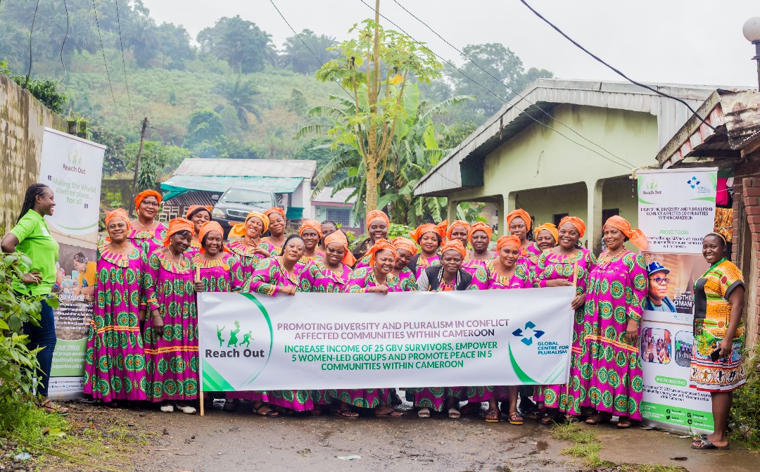 whatthewomensay's tweet photo. Southwest Region, #Cameroon: @reachoutdev1 trained 4 women-led groups on entrepreneurship, savings, smart agriculture, &amp; climate change, providing them with funding to create loans &amp; savings groups. https://t.co/u7UN8vhz2P