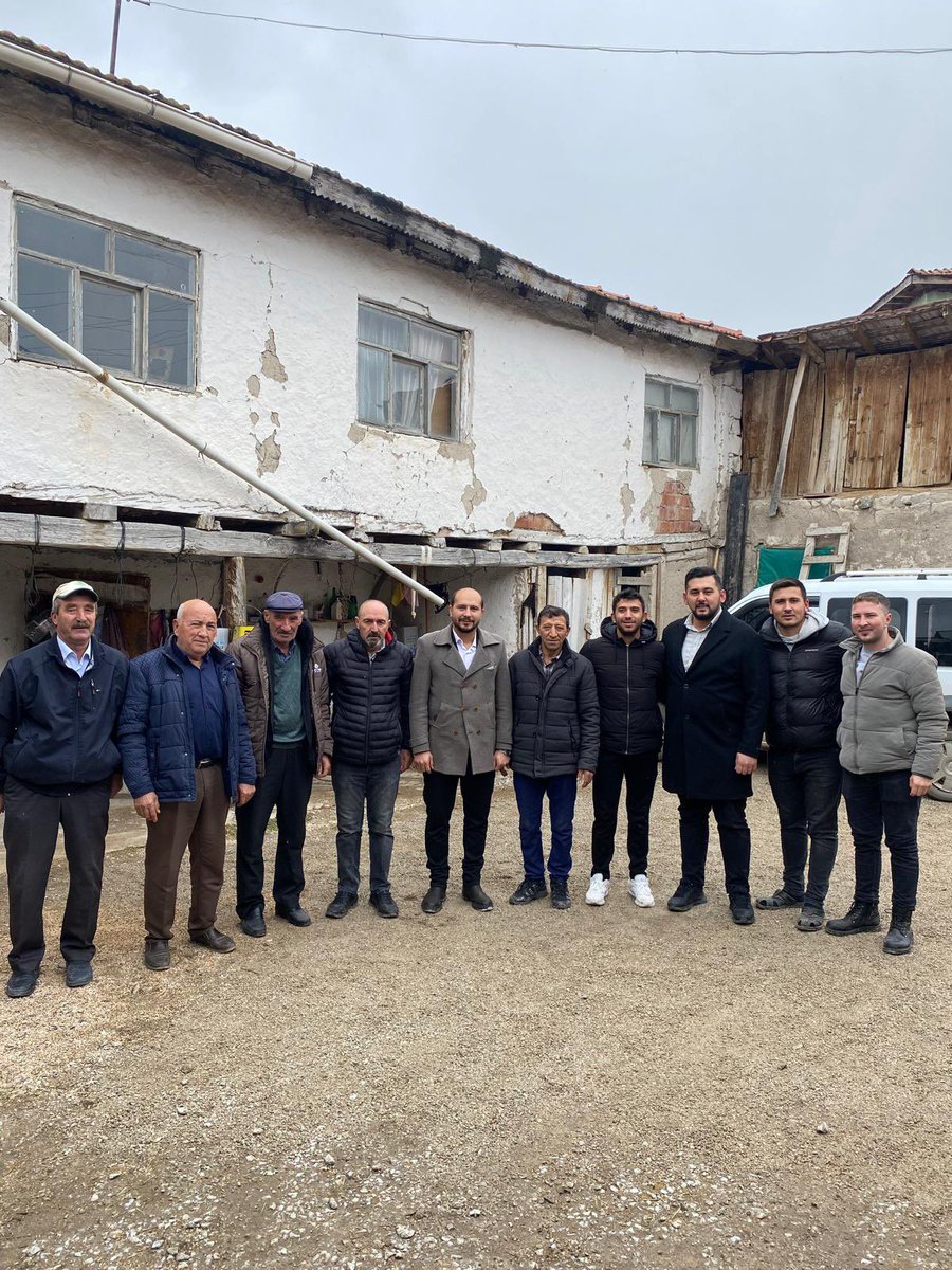 SeyitgaziAKGenc's tweet photo. Gençlik Kolları Başkan��mız Hasan Özmutlu ve İlçe Başkanımız Özcan Yıldız ile Gemiç mahallemizdeki yönetim kurulu üyemiz Furkan Bulut'un okutmuş olduğu asker mevlütüne katıldık. Allah kabul etsin. https://t.co/RXkA62M5HR