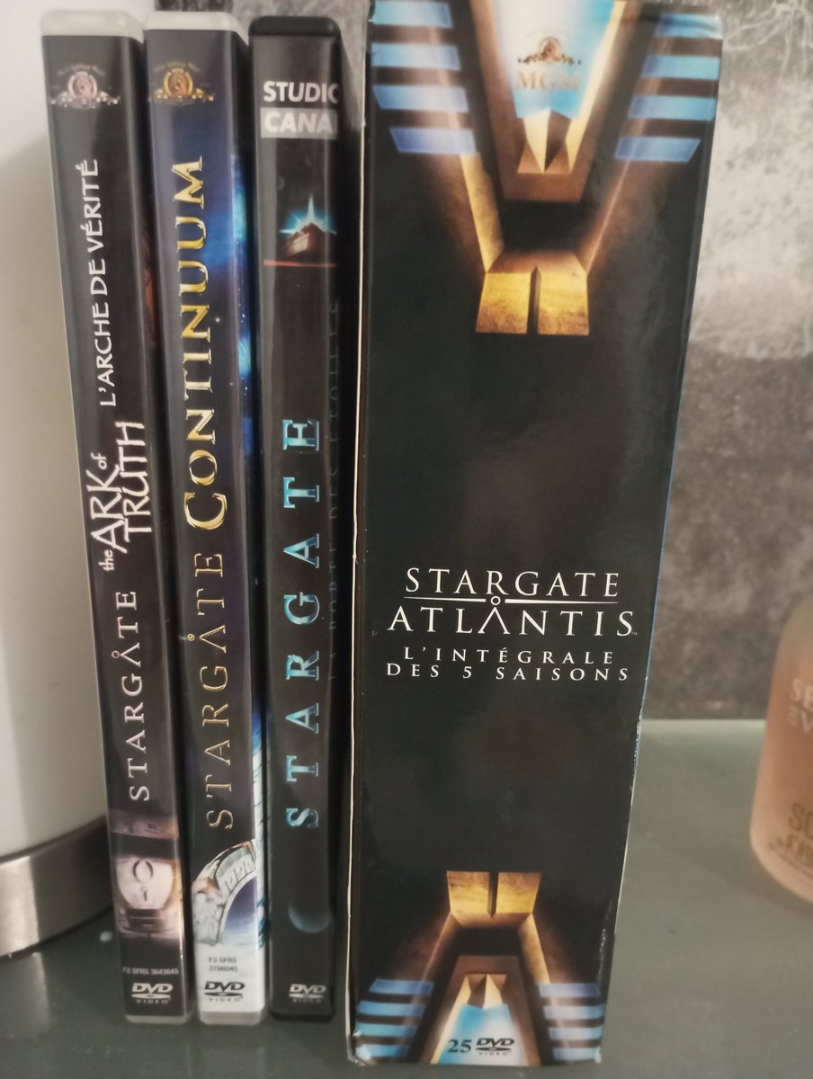 EmiliePhil59282's tweet photo. Acquisition ce jours du film original plus que l intégrale de sg1 sgu et j aurais la franchise complète moi accro mais non voyons hihi un tout petit peut j avoue
#Stargate #gater https://t.co/Nn9niuozXy