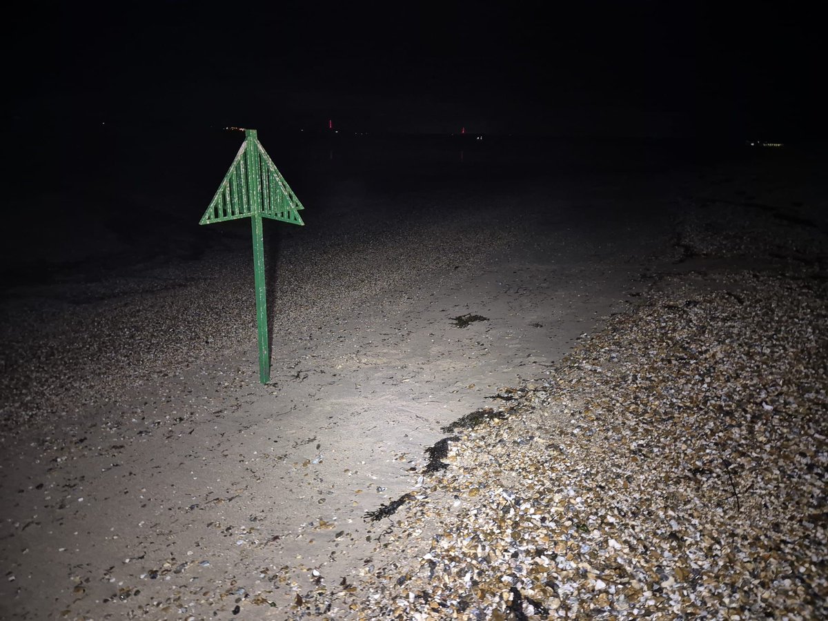 johnoflynnEA's tweet photo. An early start for #EastHantsFieldTeam to clear shingle from #RiverAlver outfall to reduce local flood risk in #Alverstoke. #floodaware #WinterReady @GosportCouncil @DiscoverGosport @cllrzoehuggins
@Gosportnews @hantsconnect https://t.co/lGHkE963Tn