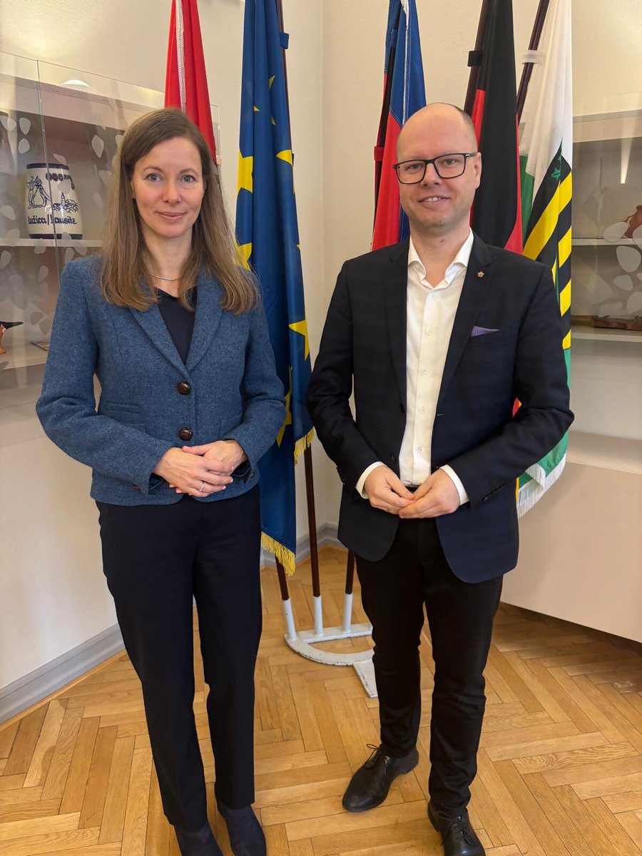 CZCGDresden's tweet photo. S předsedou spolku @domowina Davidem Statnikem jsme dnes projednali další podporu Česka Lužickým Srbům a prohloubení vynikající spolupráce. Děkujeme za milé přijetí v Budyšíně!
Foto: Clemens Schkoda https://t.co/8OHTukGfmJ