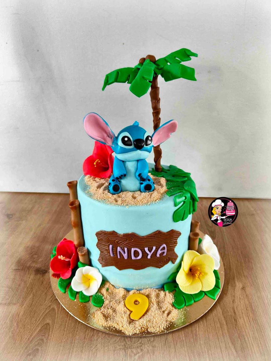 CakeDesignSB's tweet photo. Stitch fait son grand retour dans cœurs des grands et des petits

Layer cake de Stitch à la plage à l'abri sous l'ombre de son palmier

#designmoiungateau #gateauatheme #gateauanniversaire #anniversaire #cupcakes #gateauunique #gateausurmesure #weddingcake #birthdaycake https://t.co/RbVBvyKiSv