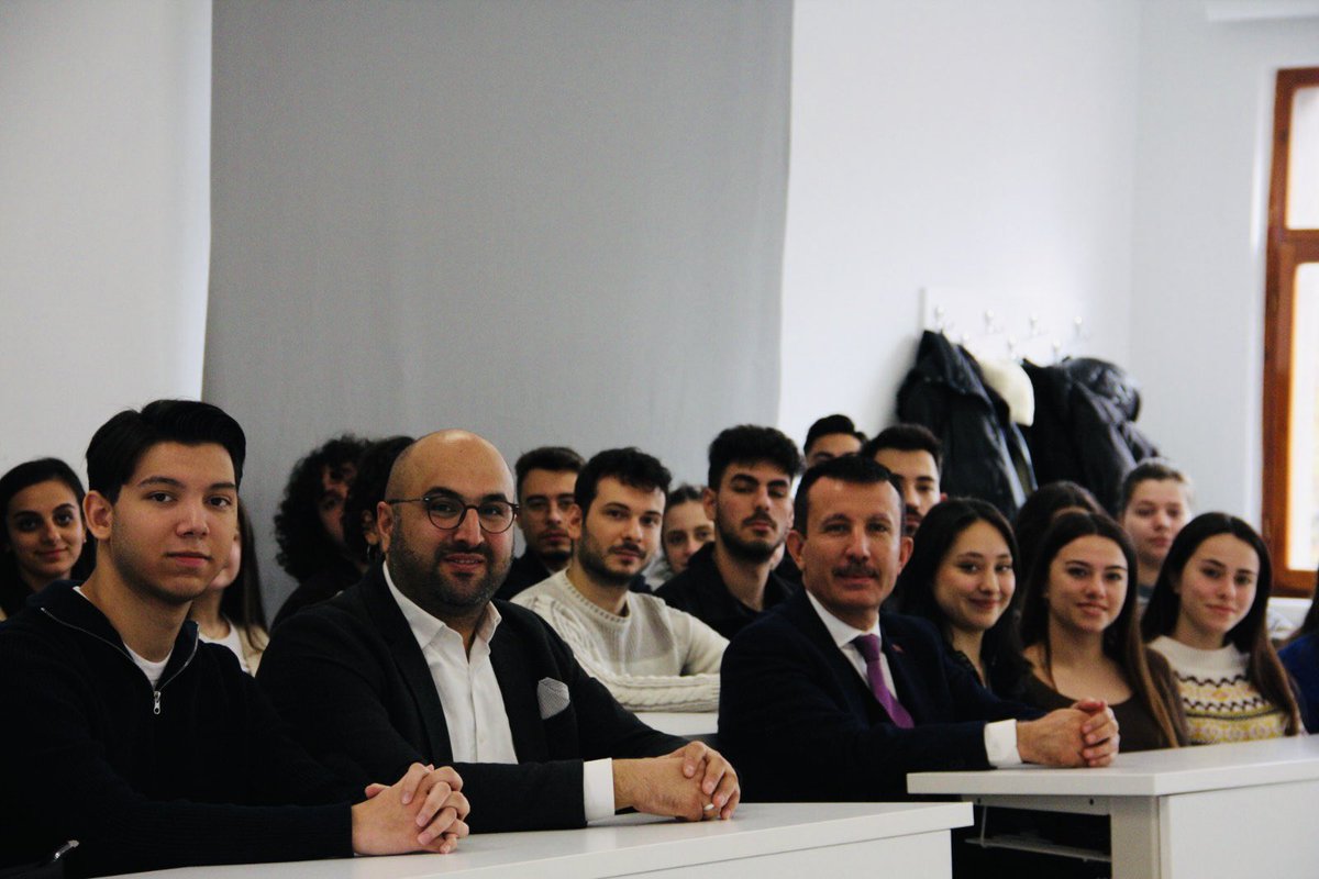 asimbalci's tweet photo. Ankara Medipol Üniversitesi’ndeki Kurumsal İletişim dersimizin bugünkü konuğu Hürriyet Gazetesi Ankara Haber Koordinatörü ve Köşe Yazarı Sn. Murat Yılmaz oldu. 

Öğrencilerimizle mesleki deneyimlerini paylaşan Sayın Murat Yılmaz’a teşekkürlerimizi sunuyoruz.

@myilmaznet https://t.co/Xo7j3q2fM0