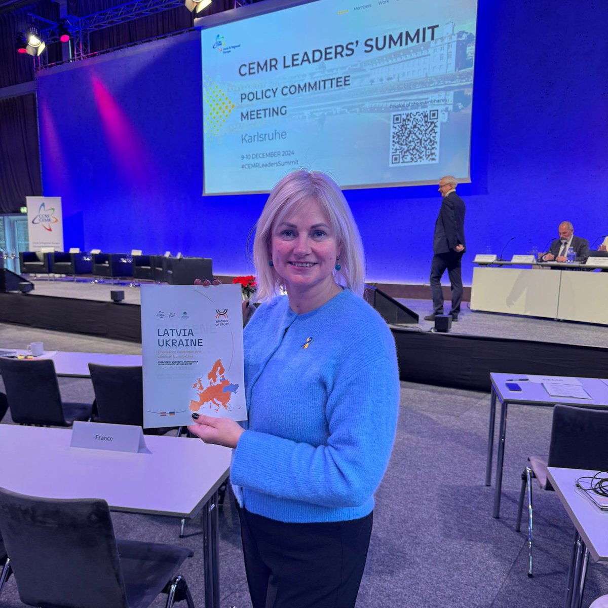 🗞️ Read the article with insights from the Secretary General of <a href="/LPSBrux/">LALRG in Europe and world/LPS Eiropā un pasaulē</a>, <a href="/mudite_juhna/">Mudite Juhna</a>, on the #CEMRLeadersSummit and the #BridgesofTrust brochures to discover municipal partnerships between #Latvia and #Ukraine.

📰 lps.lv/lv/zinas/eirop…