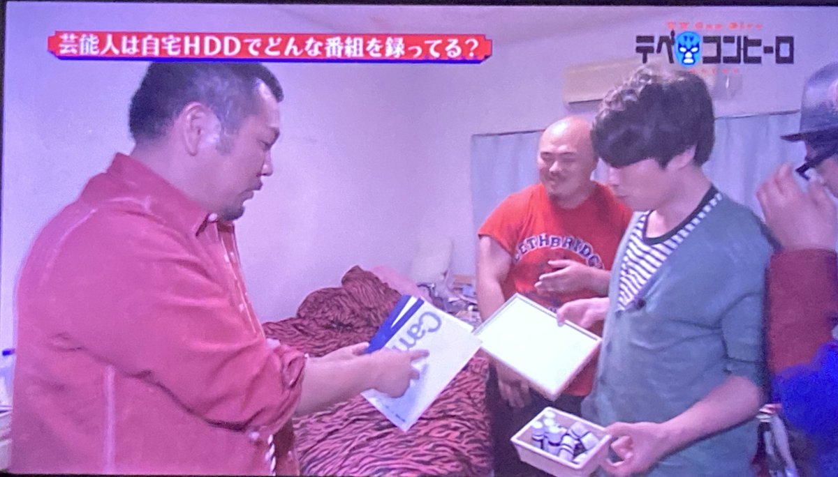 xGAZNx's tweet photo. ノートにノートと書いていたクロちゃん https://t.co/8nHJ4Fiwp0