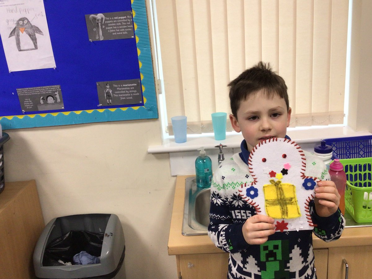 CaythorpeSchool's tweet photo. Year 2 proudly showing off their #handpuppets which they have been creating for the last few weeks in #DesignandTechnology lessons. @CITacademies https://t.co/hdNOpZgIUd