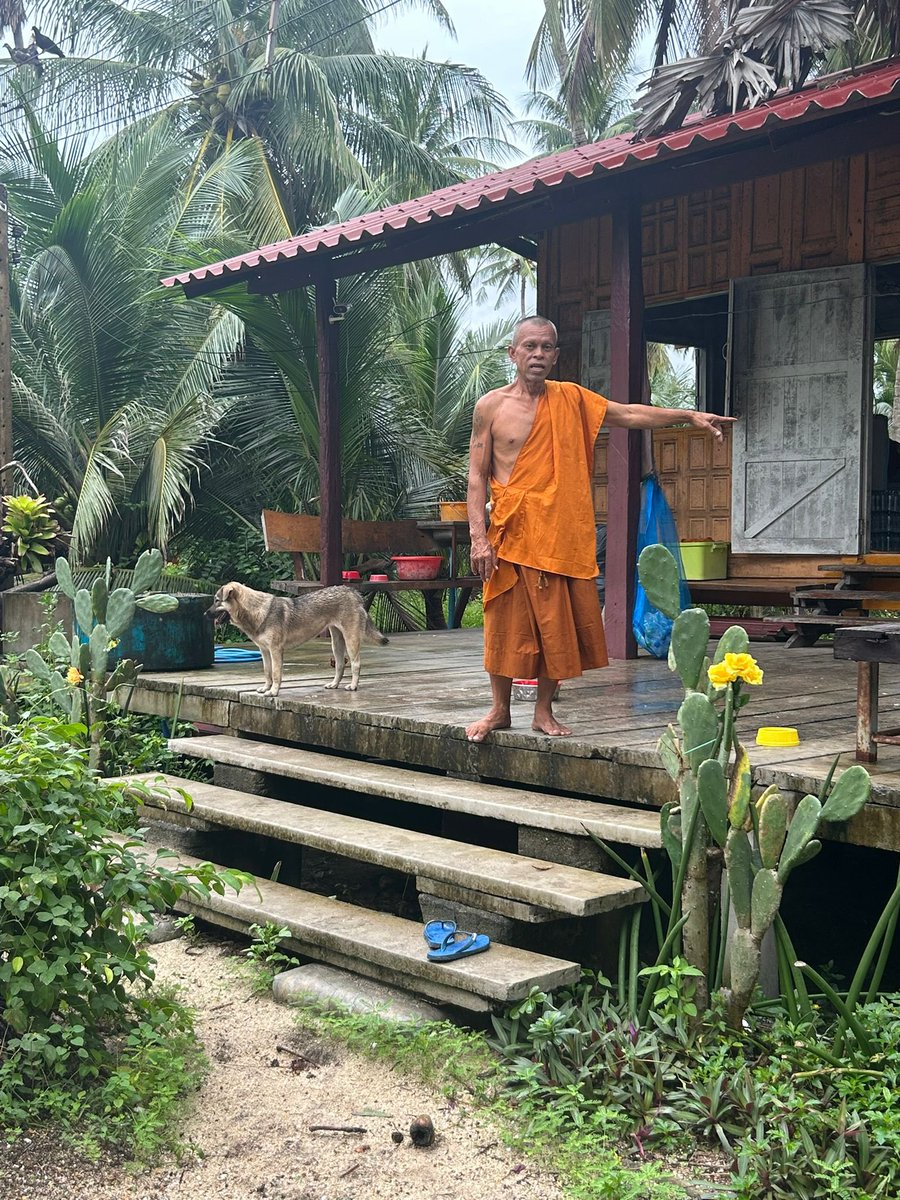 NiallHarbison's tweet photo. A local monk about 20 minutes away is a dog lover. His house is in a temple that is on the beach and well away from all traffic. 

He has 12 other dogs. We tried it out and Leo loved it. We obviously helped with food, medicines and donations. 

Look how happy Leo is (6/8) https://t.co/wSqE9pEEOV