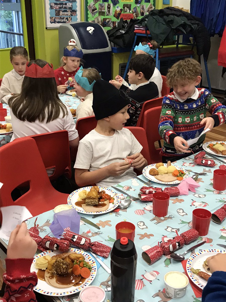 HallamFieldsJS's tweet image. Christmas Dinner Day - Thanks to our amazing catering and midday team for making Christmas Dinner Day a special one for all our children! And thank you for what you do each and every day 😁🎄🎅🧑‍🎄