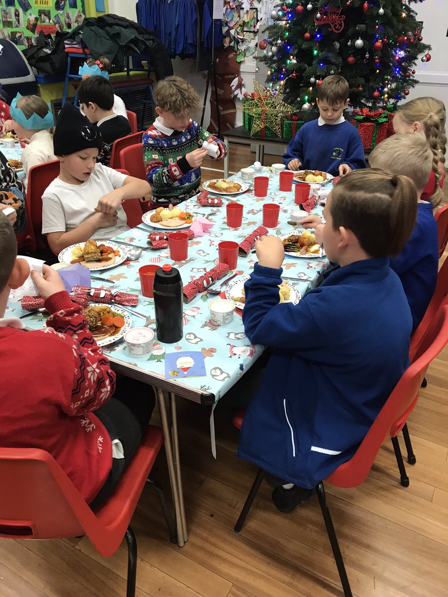 HallamFieldsJS's tweet image. Christmas Dinner Day - Thanks to our amazing catering and midday team for making Christmas Dinner Day a special one for all our children! And thank you for what you do each and every day 😁🎄🎅🧑‍🎄