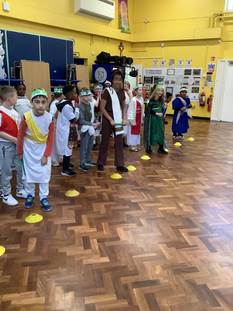 AbbeyPrimary's tweet photo. #y4 are competing in the Ancient Greek Olympics. They are racing in a diaulos race which is two lengths of the Greek stadium 🇬🇷💙 #history #immersionday https://t.co/t0LuEdsDFT