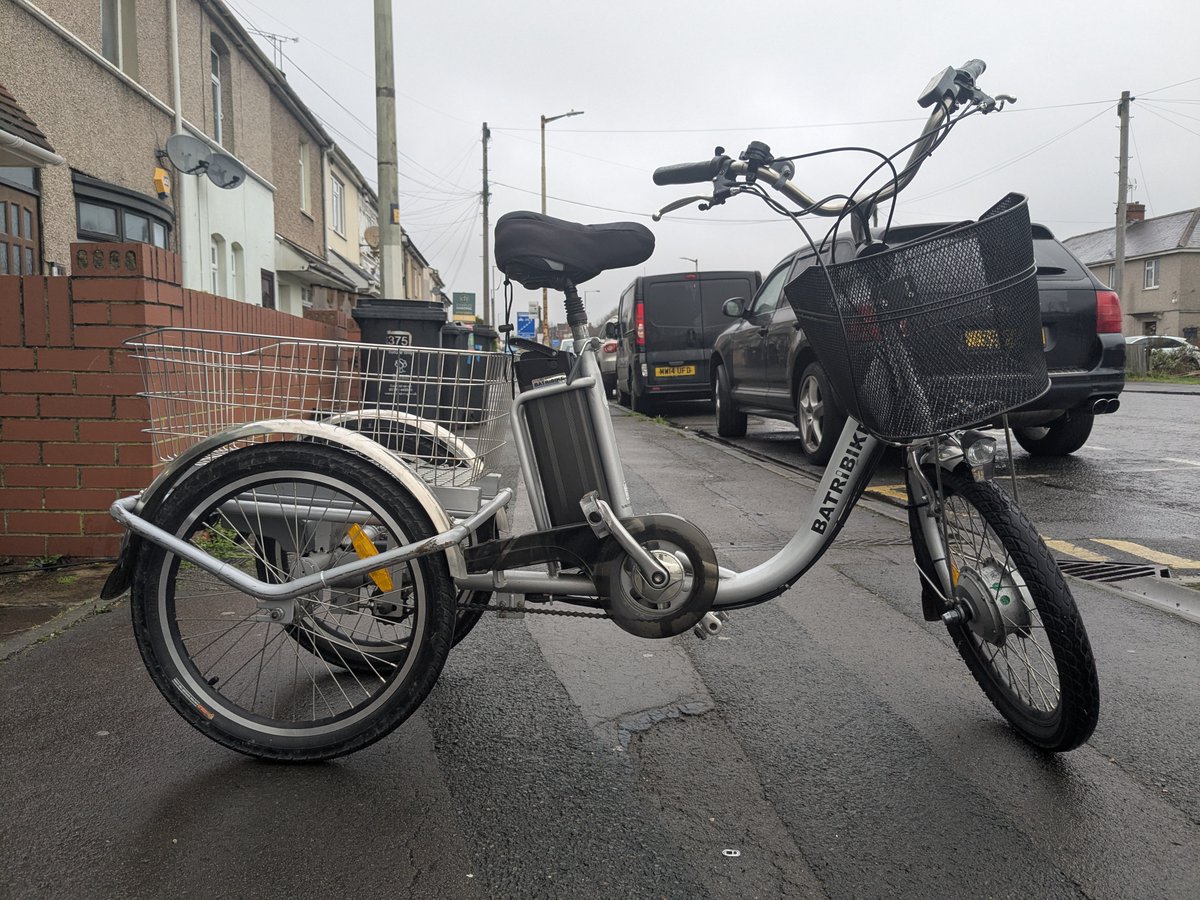 emotionevc's tweet photo. The Batribike Trike 20 is a rare example of a tilting trike. When you take a bend, you lean into it as you would a normal bicycle. This makes it much more stable taking corners compared to a standard rigid framed trike. If you're interested Visit our shop and take a test ride. https://t.co/hcVjiPgQ8n