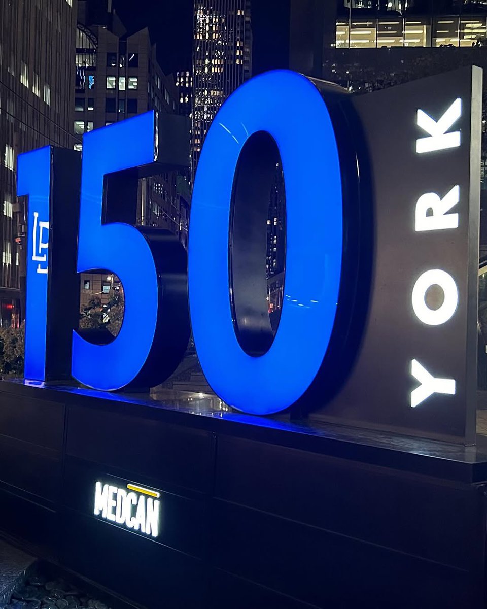 LED_SolutionsCA's tweet image. Increase visibility this holiday season with energy-efficient LED signage! Enhance your brand with advanced lighting solutions designed to attract customers 24/7. Trust LED Solutions for professional, high-performance signage. Contact us today! #LEDTechnology #CustomSigns