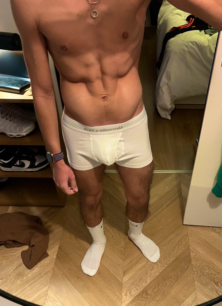 Les gars j’ai bien envie d’avoir de nouvelle TN, qui me fait un PayPal pour me les offrir 😈

#trackie #survet #tn #twink #sniff #sket #scally #gay #kiffeur #kiffeurgay #cashmaster #moneyslave