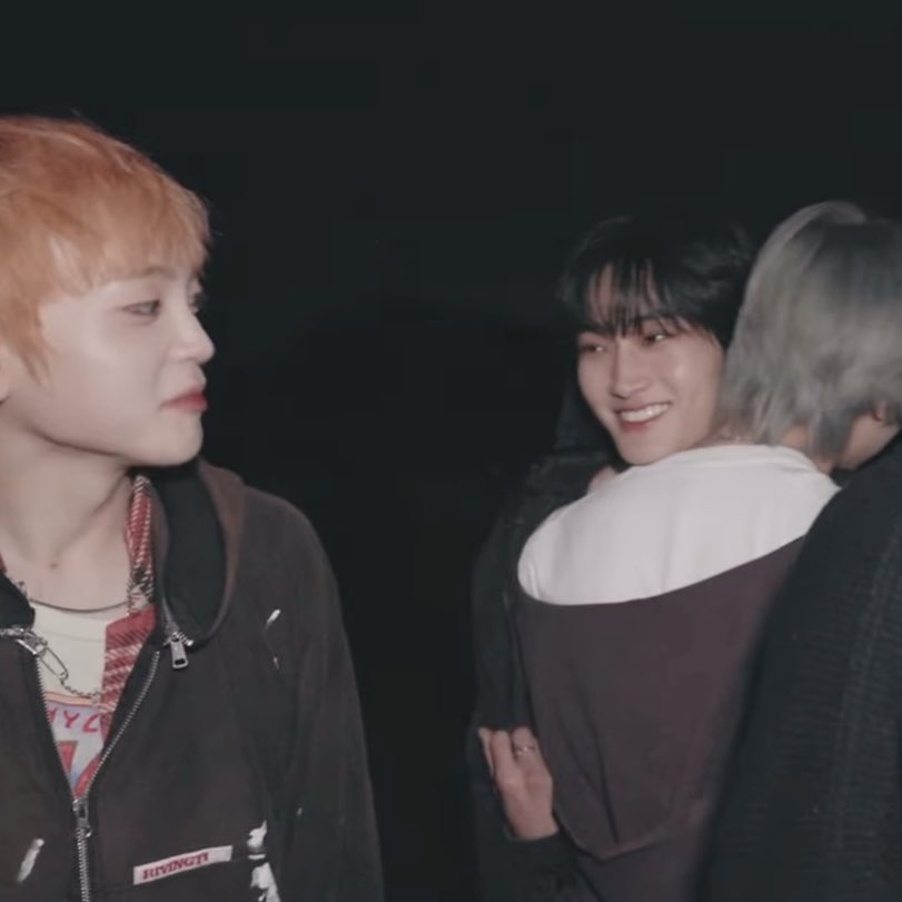 아 커플지랄하니까 엉쭌님 표정봐
아**