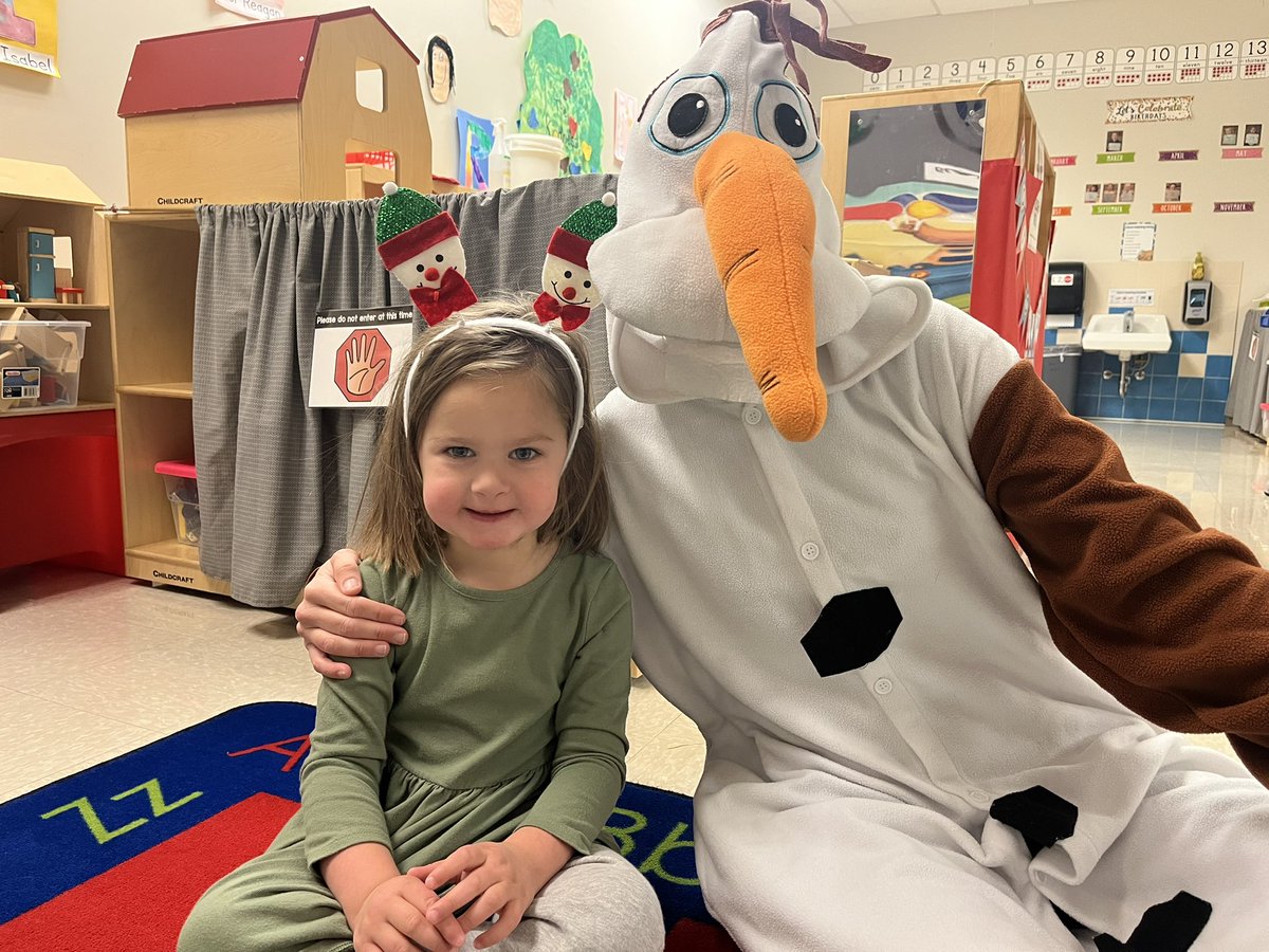 EarlyLearningDr's tweet photo. ❄️☃️ Yesterday was SNOWMAN DAY! Many of our staff & students transformed into adorable snowmen! Bundled up and having a blast, creating snow-tastic memories! Who’s ready for next year? ☃️❤️ #SnowmanDay https://t.co/1lbN0MeS3g